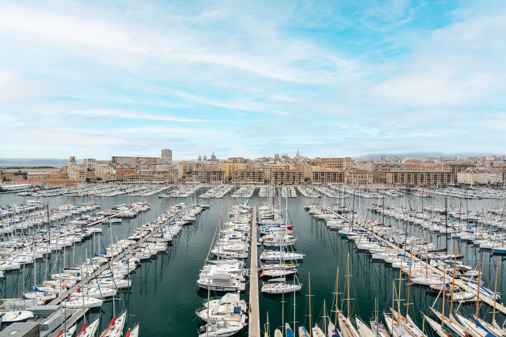 luxury apartment 4 Rooms for rent on MARSEILLE (13007)