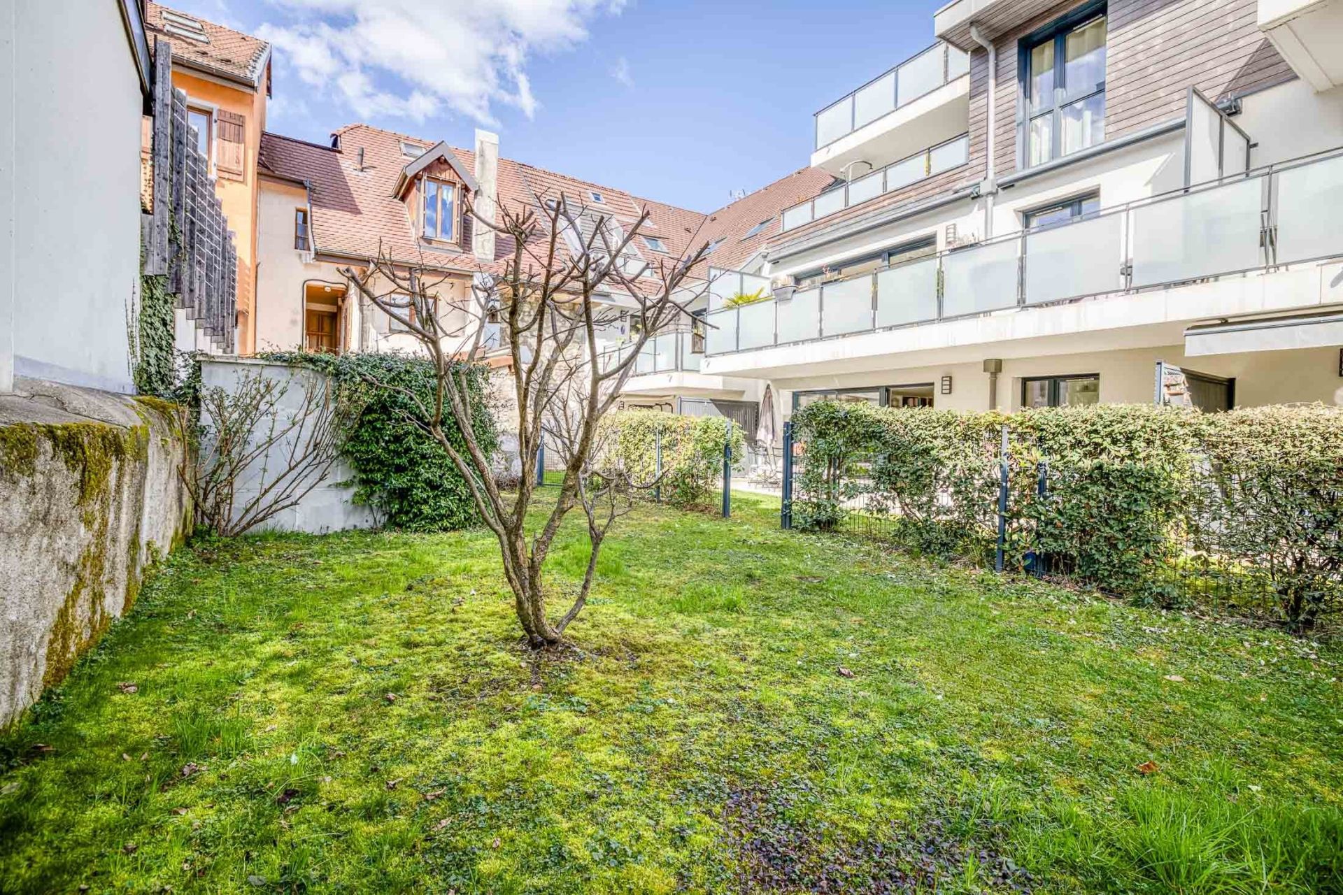 luxury apartment 5 Rooms for sale on ANNECY LE VIEUX (74940)