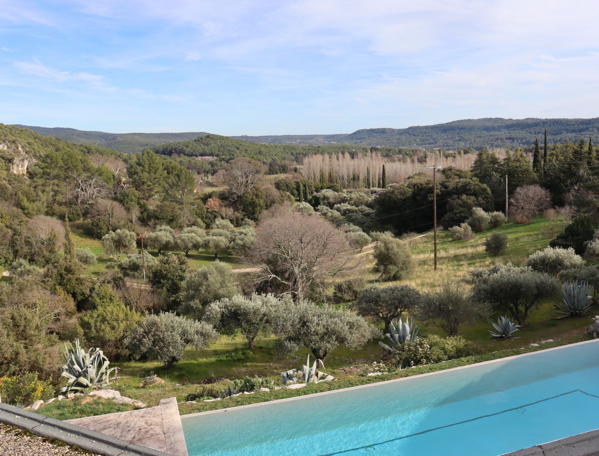 contemporary house 11 Rooms for sale on SALERNES (83690)