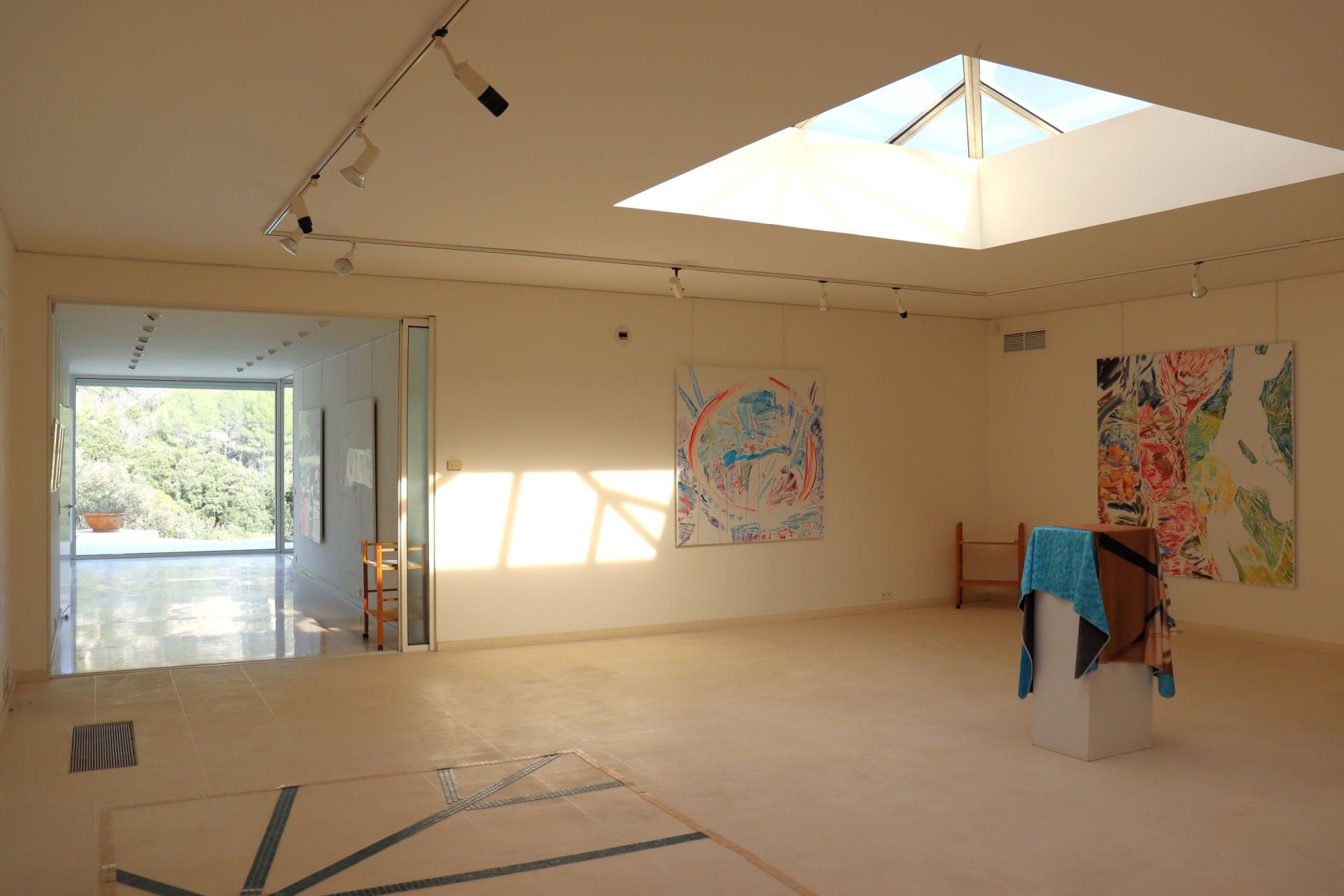 contemporary house 11 Rooms for sale on SALERNES (83690)