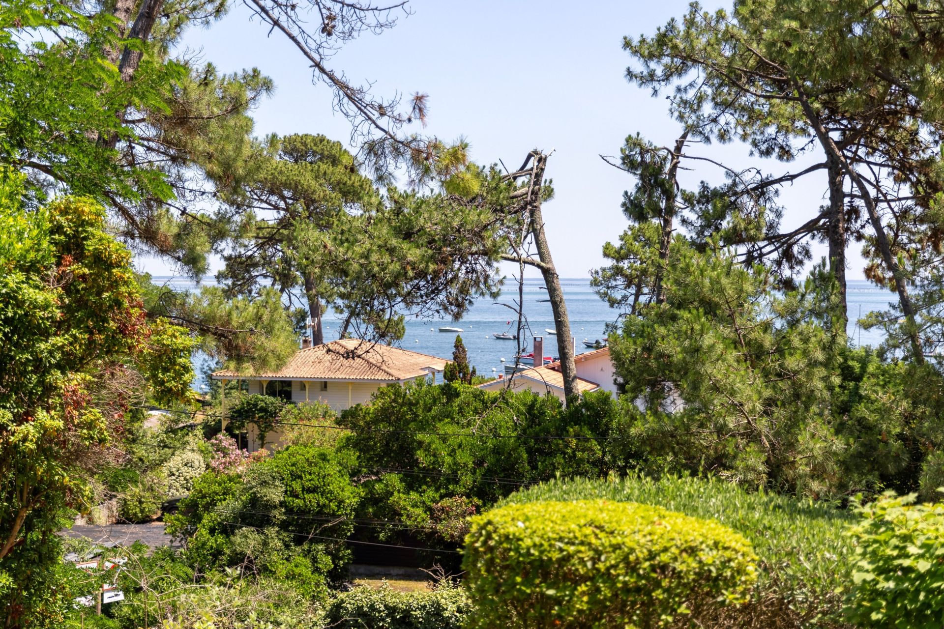 luxury house 6 Rooms for sale on CAP FERRET (33970)