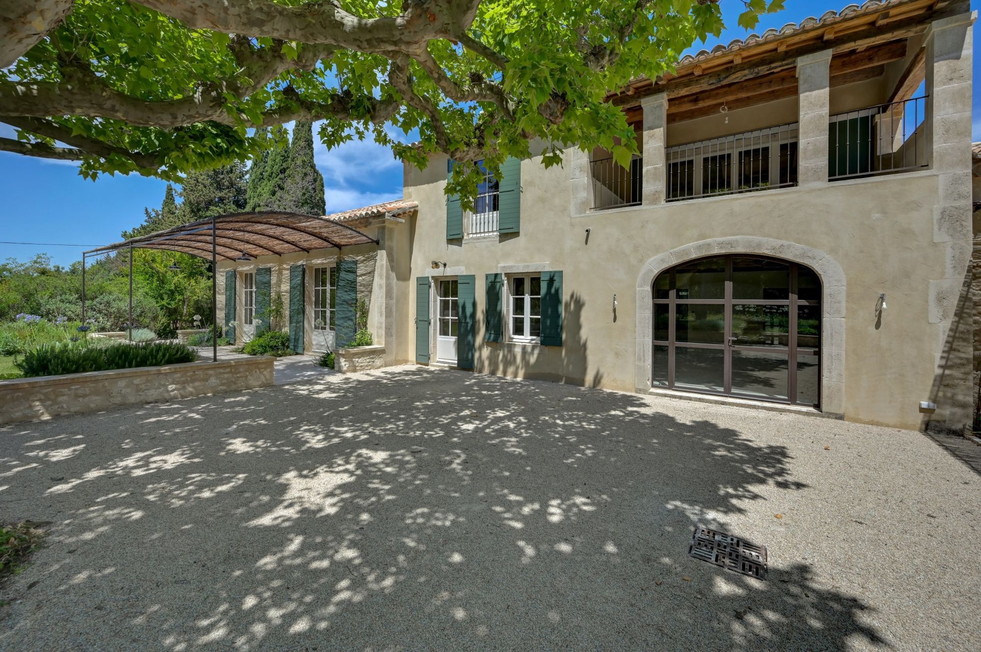 luxury house 8 Rooms for sale on EYGALIERES (13810)