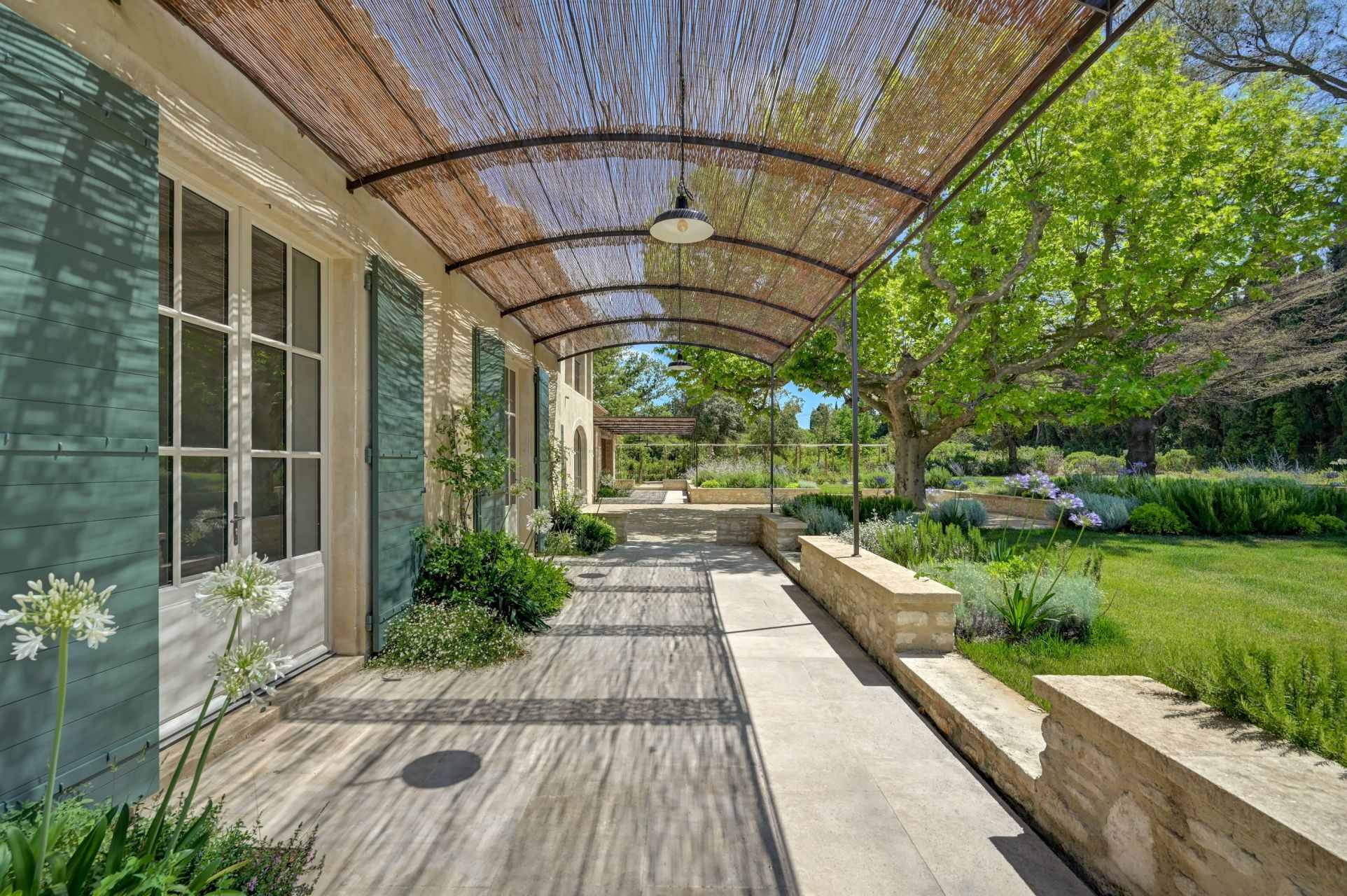 luxury house 8 Rooms for sale on EYGALIERES (13810)