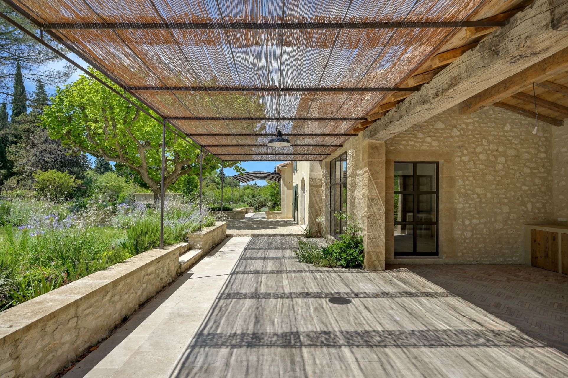 luxury house 8 Rooms for sale on EYGALIERES (13810)