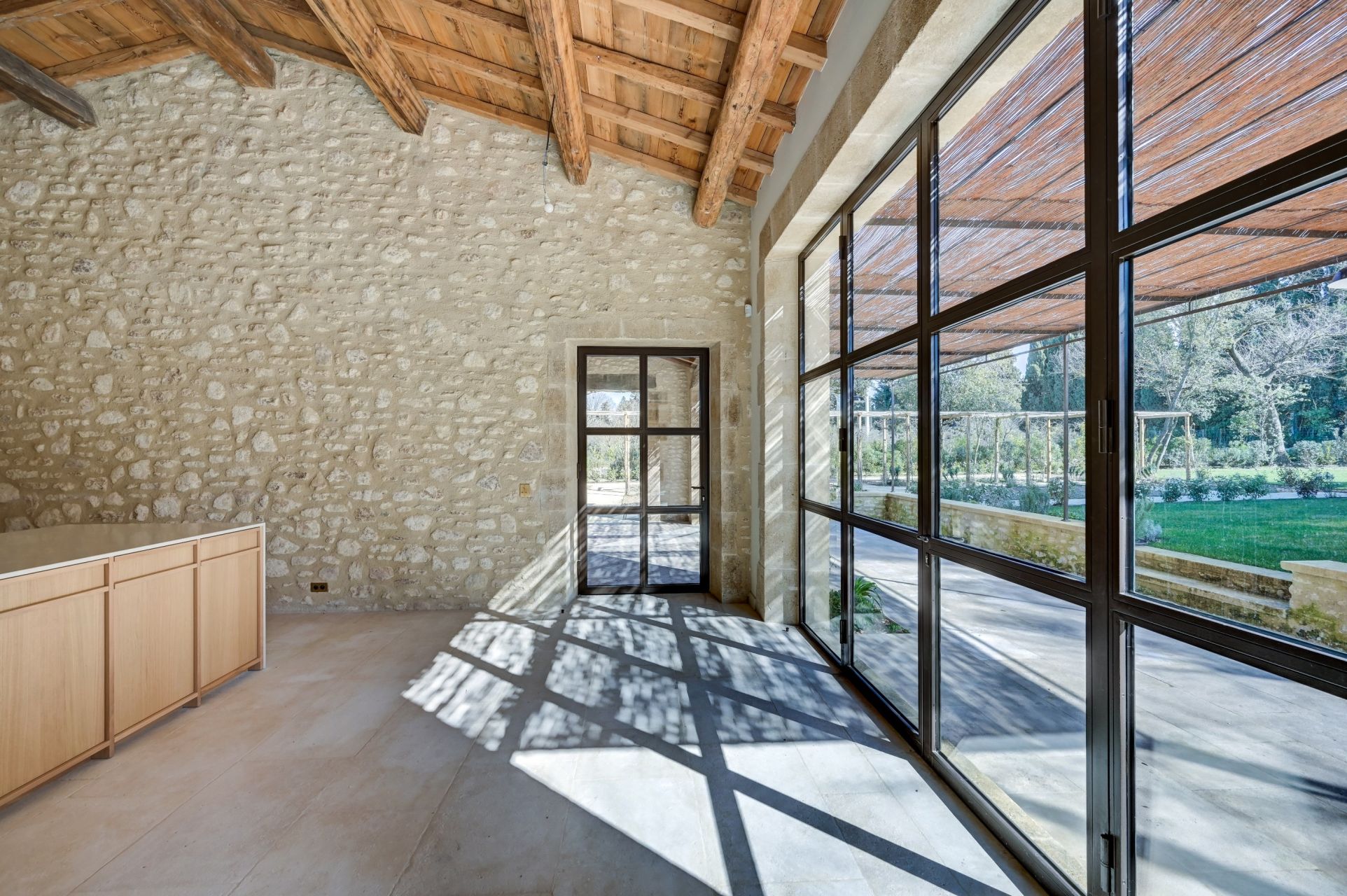 luxury house 8 Rooms for sale on EYGALIERES (13810)