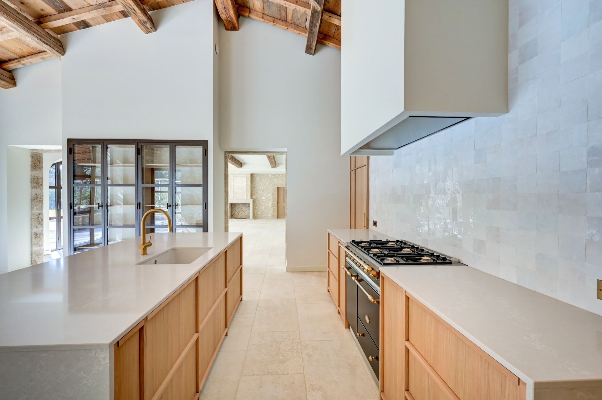 luxury house 8 Rooms for sale on EYGALIERES (13810)