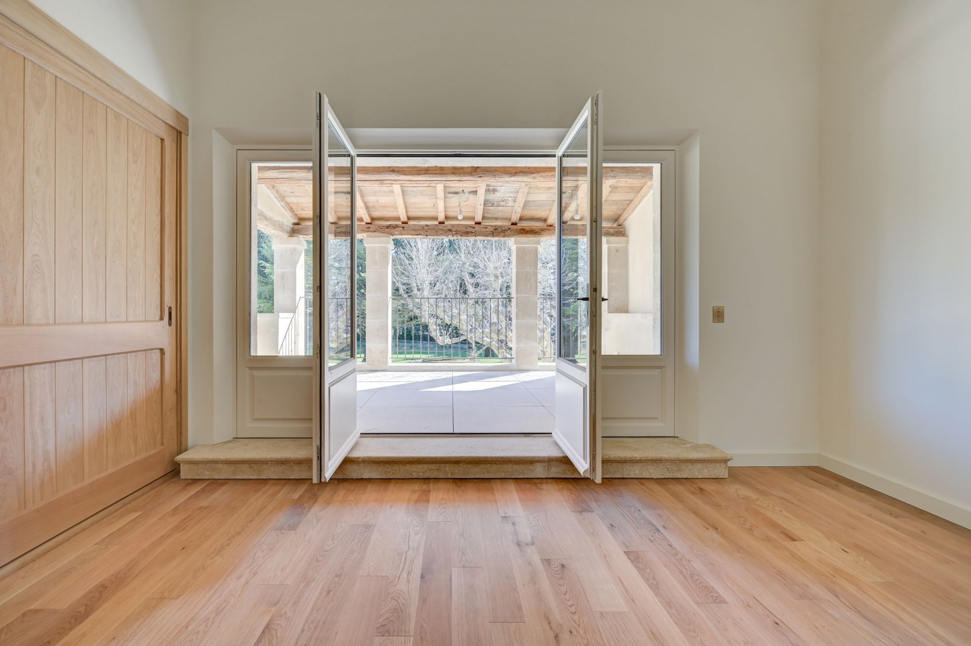 luxury house 8 Rooms for sale on EYGALIERES (13810)