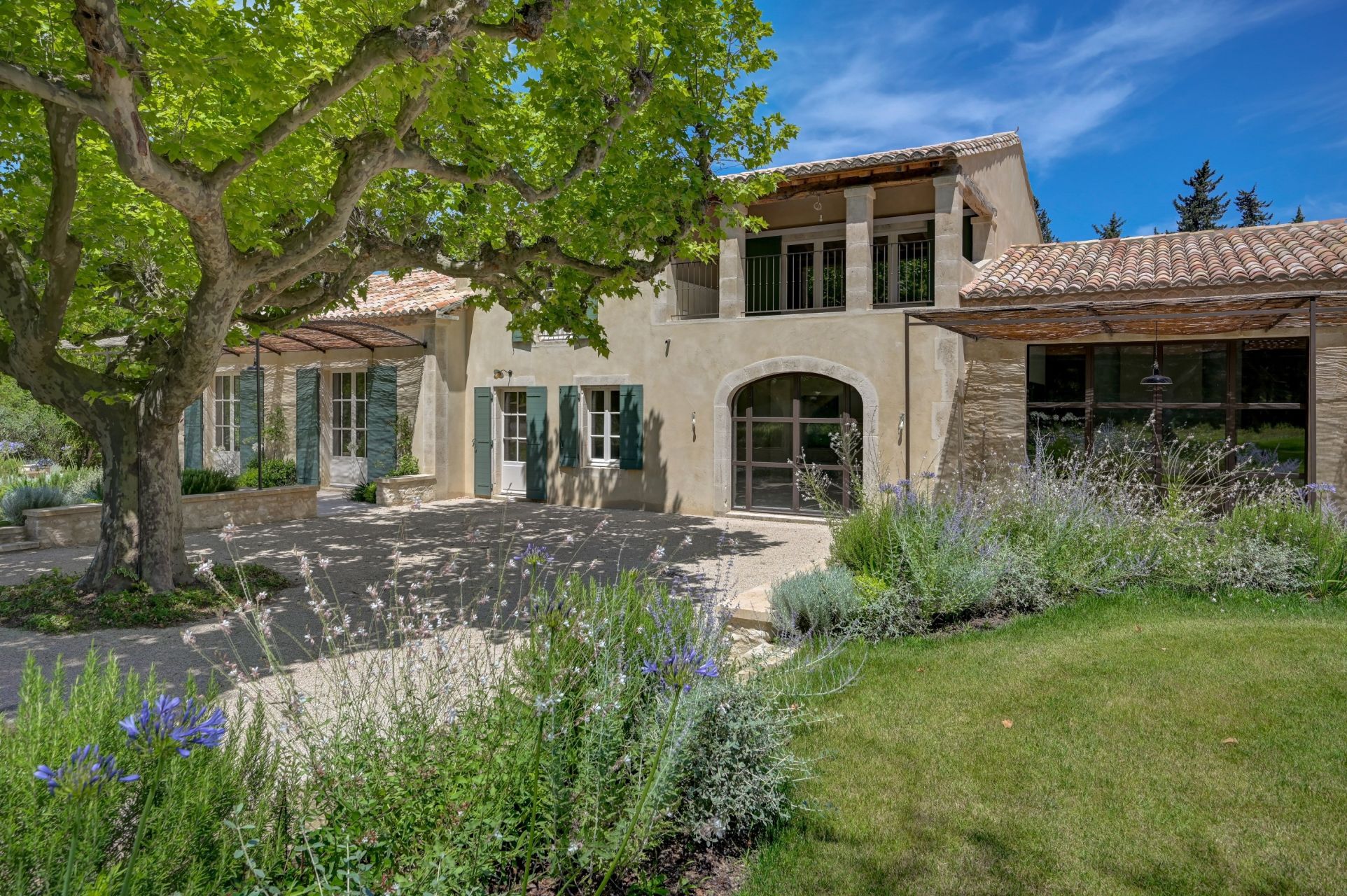 luxury house 8 Rooms for sale on EYGALIERES (13810)