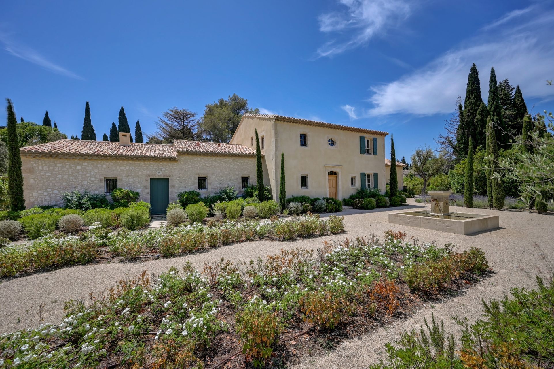 luxury house 8 Rooms for sale on EYGALIERES (13810)