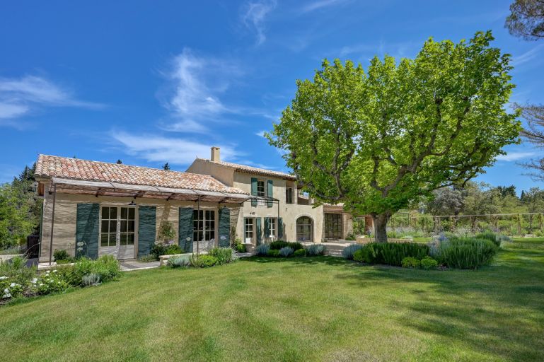 luxury house 8 Rooms for sale on EYGALIERES (13810)