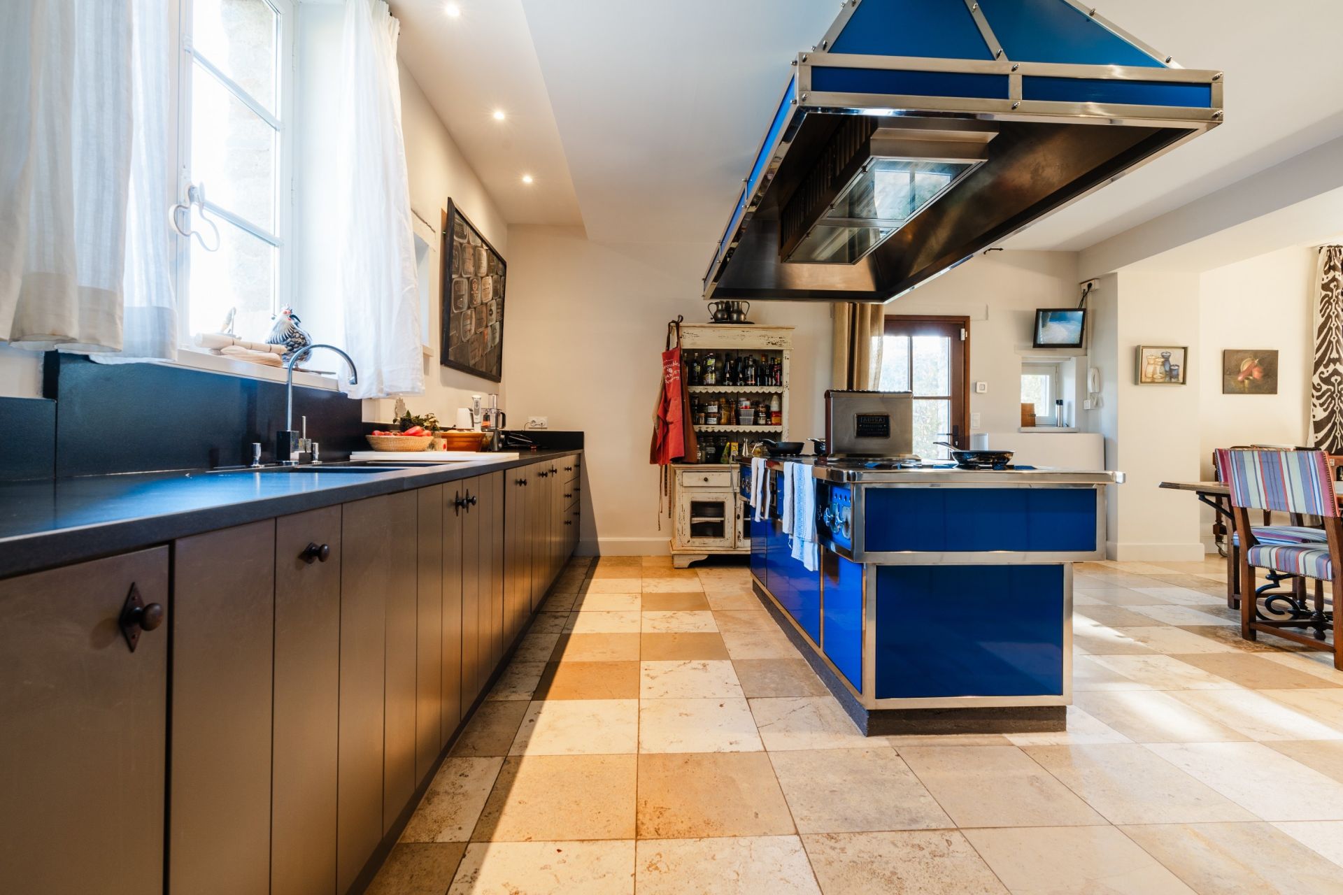 luxury house 10 Rooms for sale on CARCASSONNE (11000)