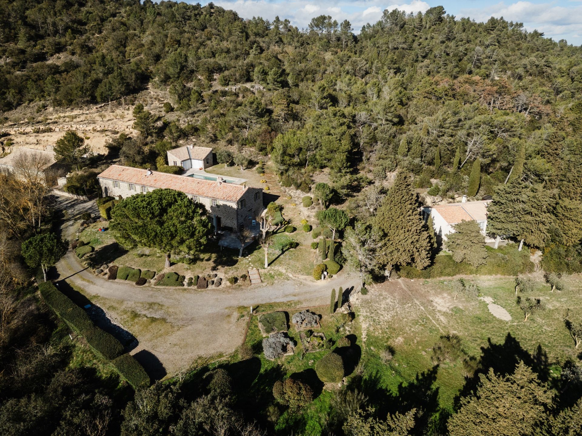 luxury house 10 Rooms for sale on CARCASSONNE (11000)