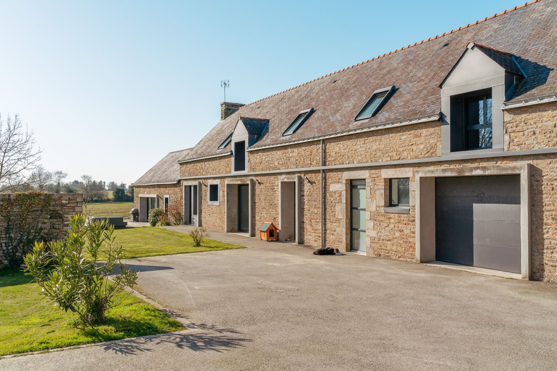 luxury house 9 Rooms for sale on PLAUDREN (56420)