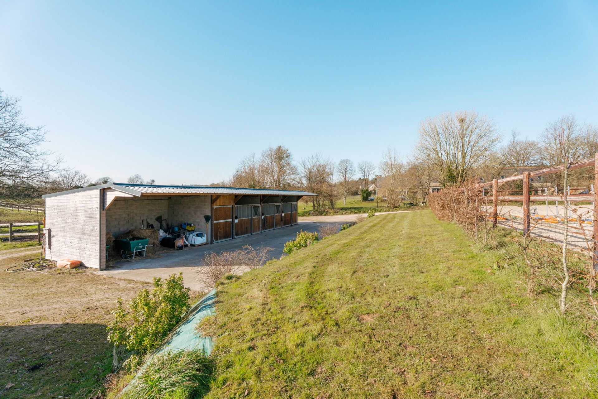 luxury house 9 Rooms for sale on PLAUDREN (56420)