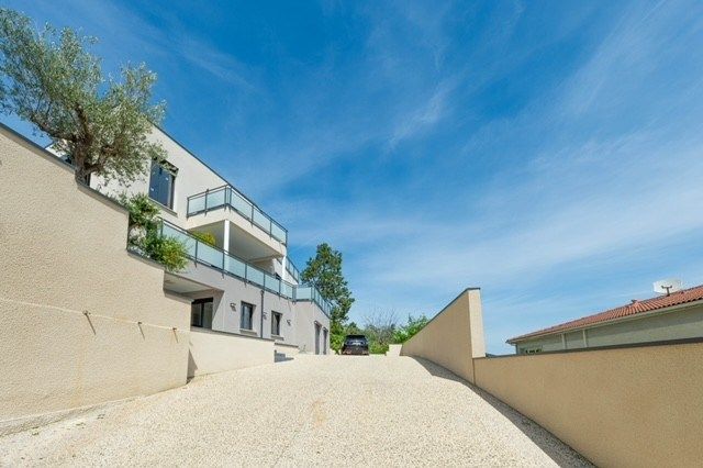 maison de luxe 7 Pièces en vente sur ST LAURENT DE MURE (69720)