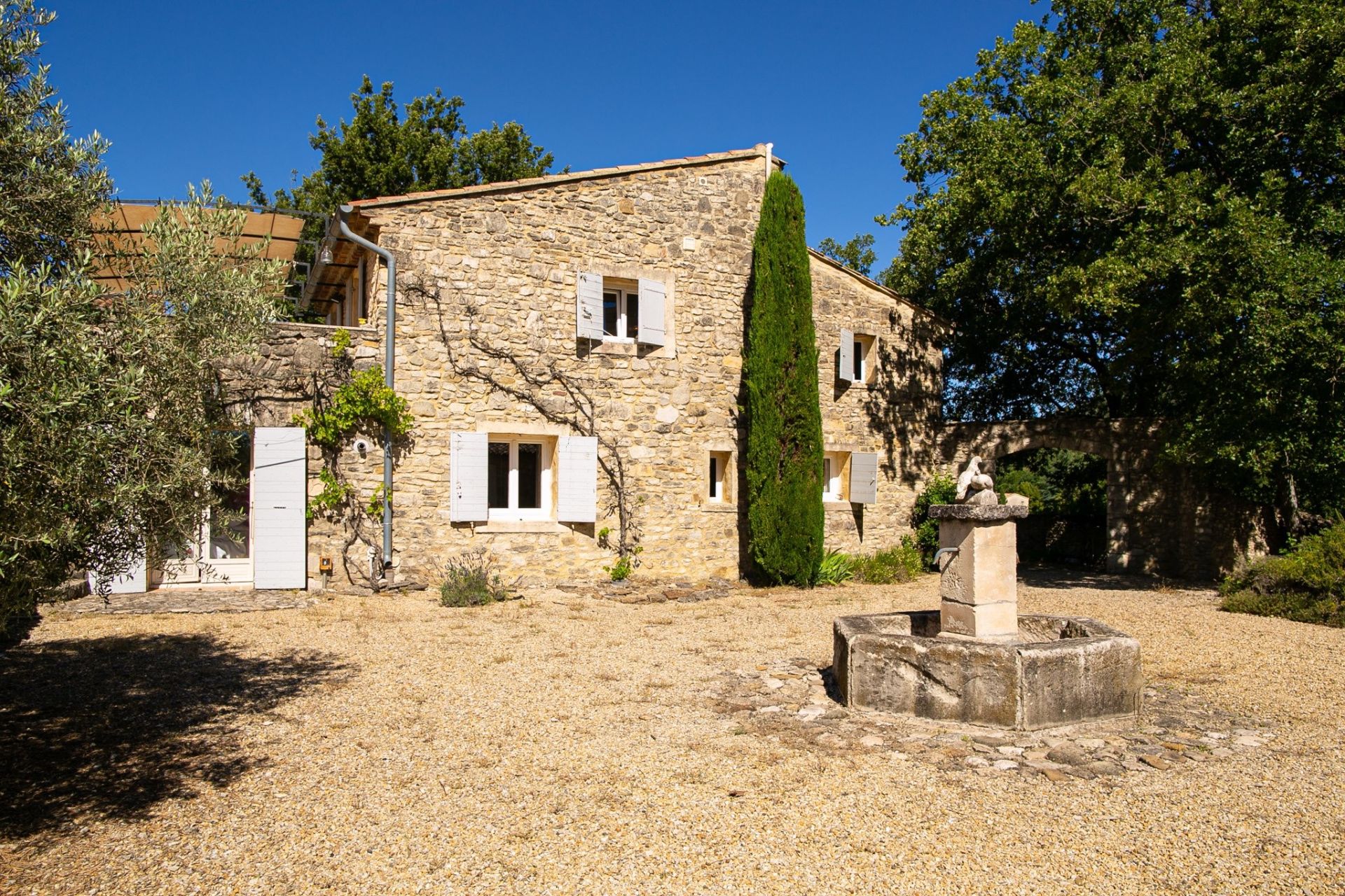 luxury house 15 Rooms for sale on CERESTE (04280)