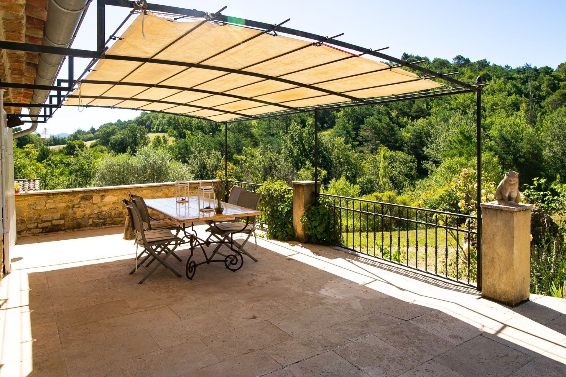 luxury house 15 Rooms for sale on CERESTE (04280)