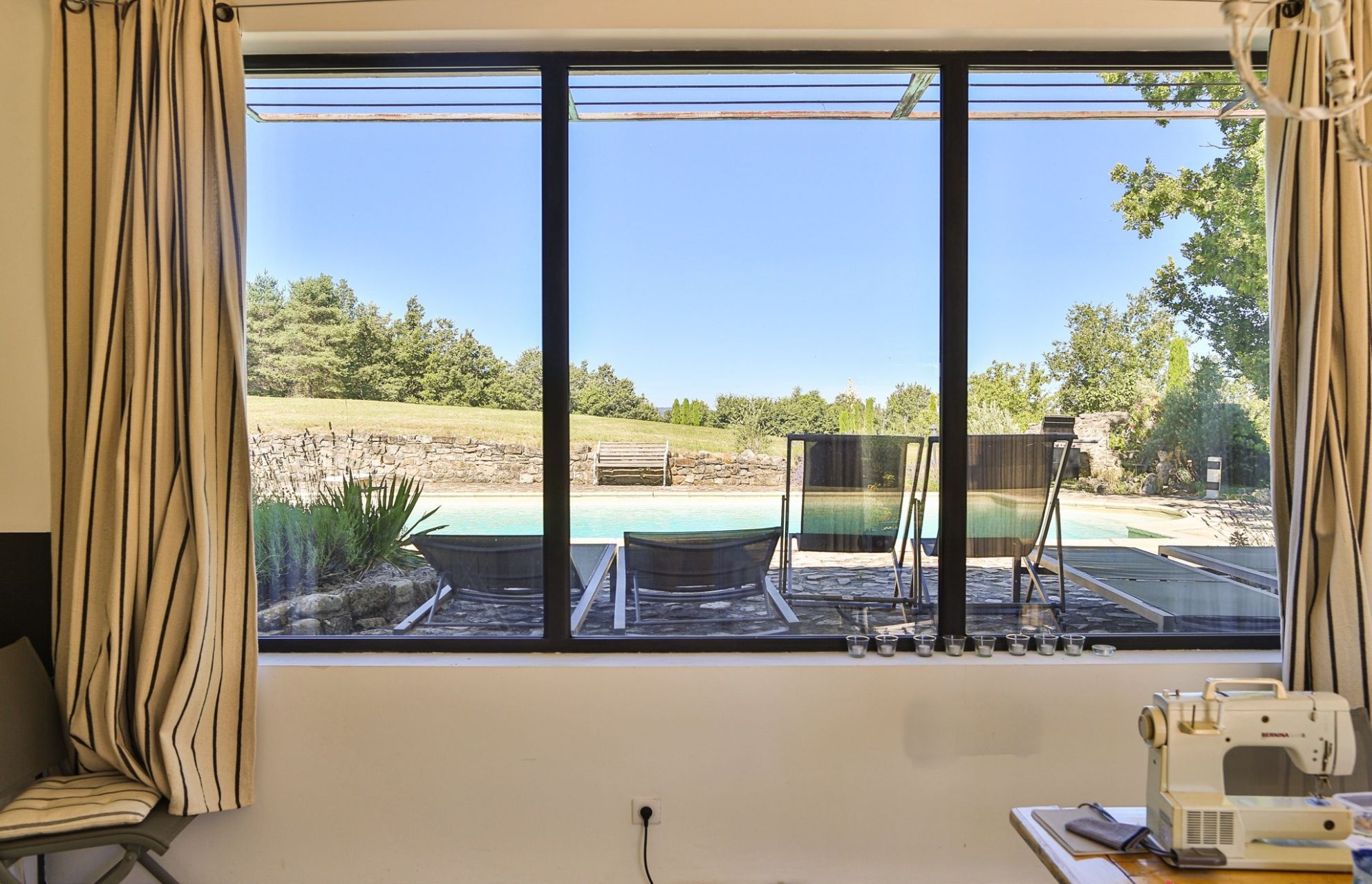 luxury house 15 Rooms for sale on CERESTE (04280)