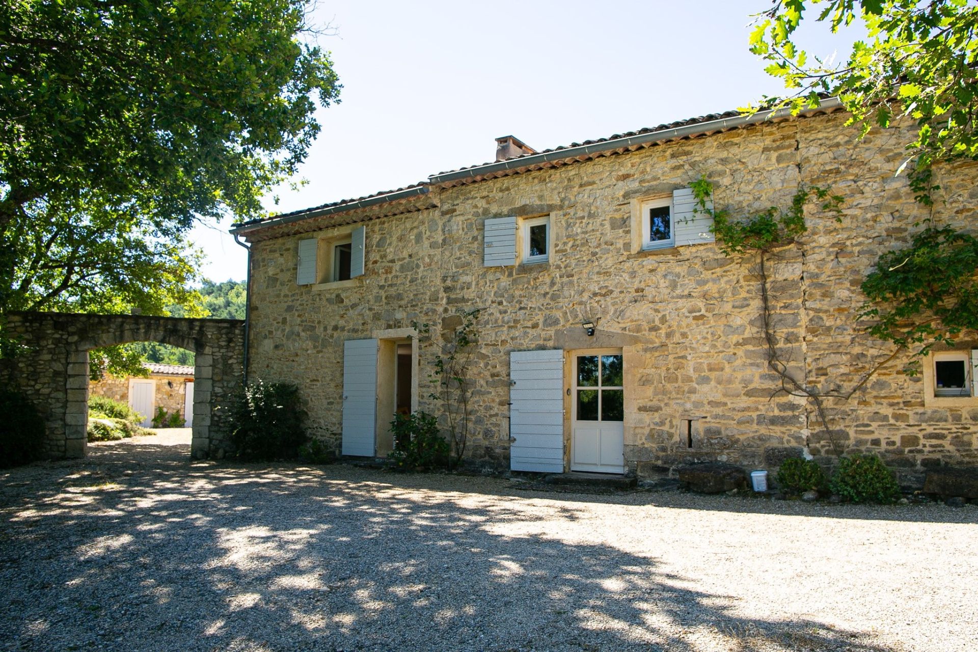 luxury house 15 Rooms for sale on CERESTE (04280)