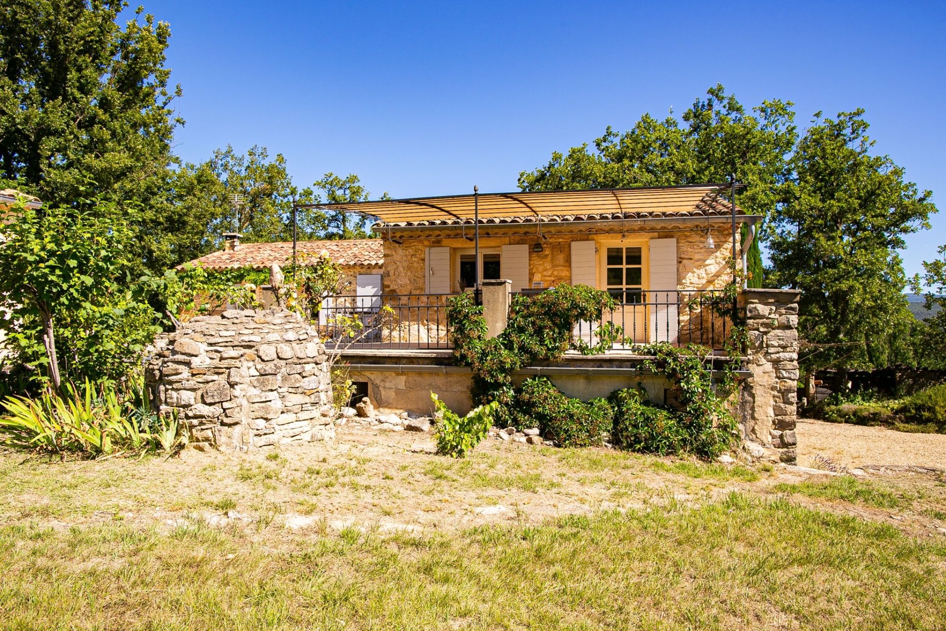 luxury house 15 Rooms for sale on CERESTE (04280)