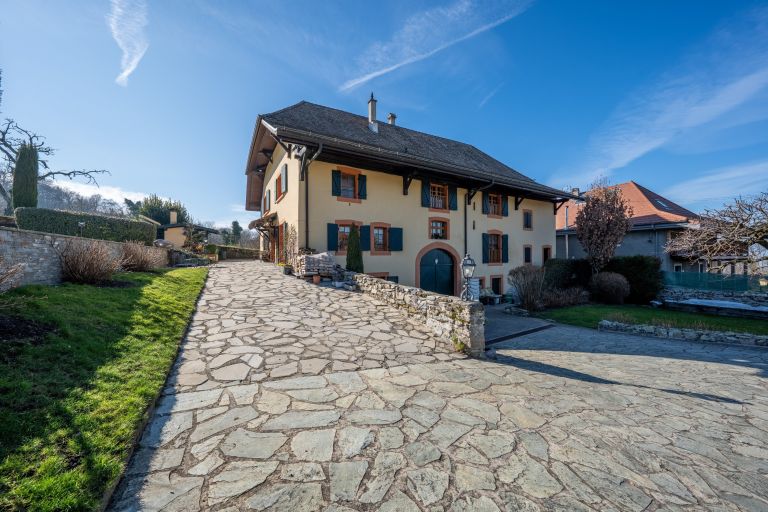 luxury house 11 Rooms for sale on MAXILLY SUR LEMAN (74500)