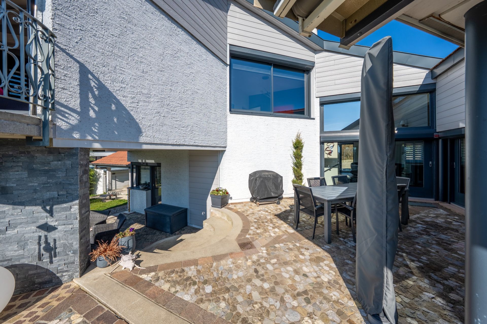 luxury house 6 Rooms for sale on VETRAZ MONTHOUX (74100)