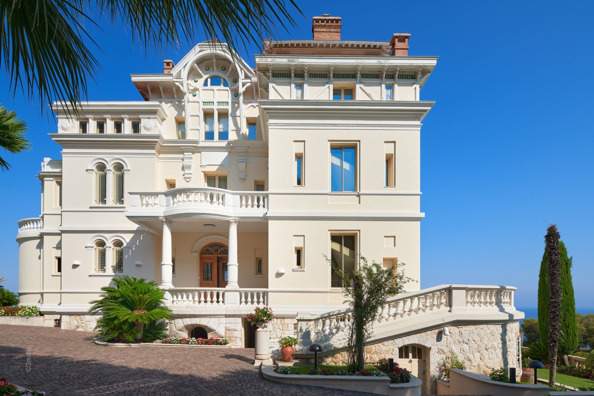 maison de maître 30 Pièces en vente sur ROQUEBRUNE CAP MARTIN (06190)