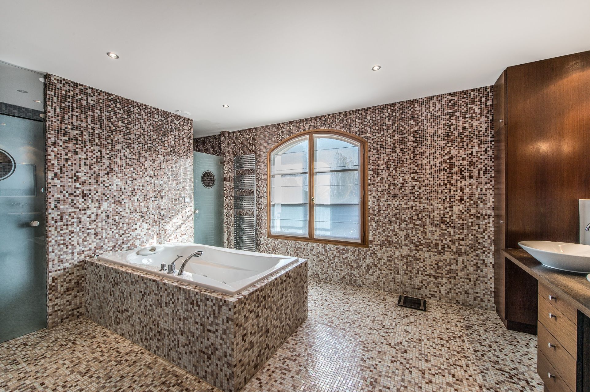 maison de luxe 12 Pièces en vente sur ECHENEVEX (01170)