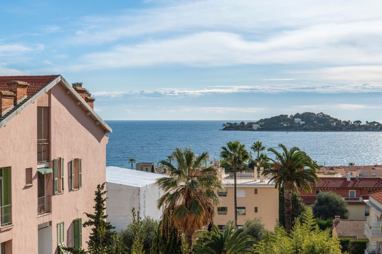 luxury apartment 3 Rooms for sale on BEAULIEU SUR MER (06310)