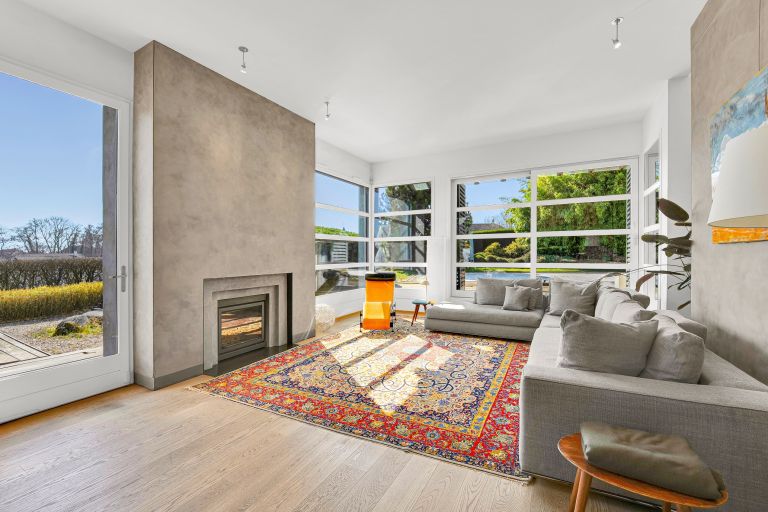 luxury house 6 Rooms for sale on SAUVERNY (01220)