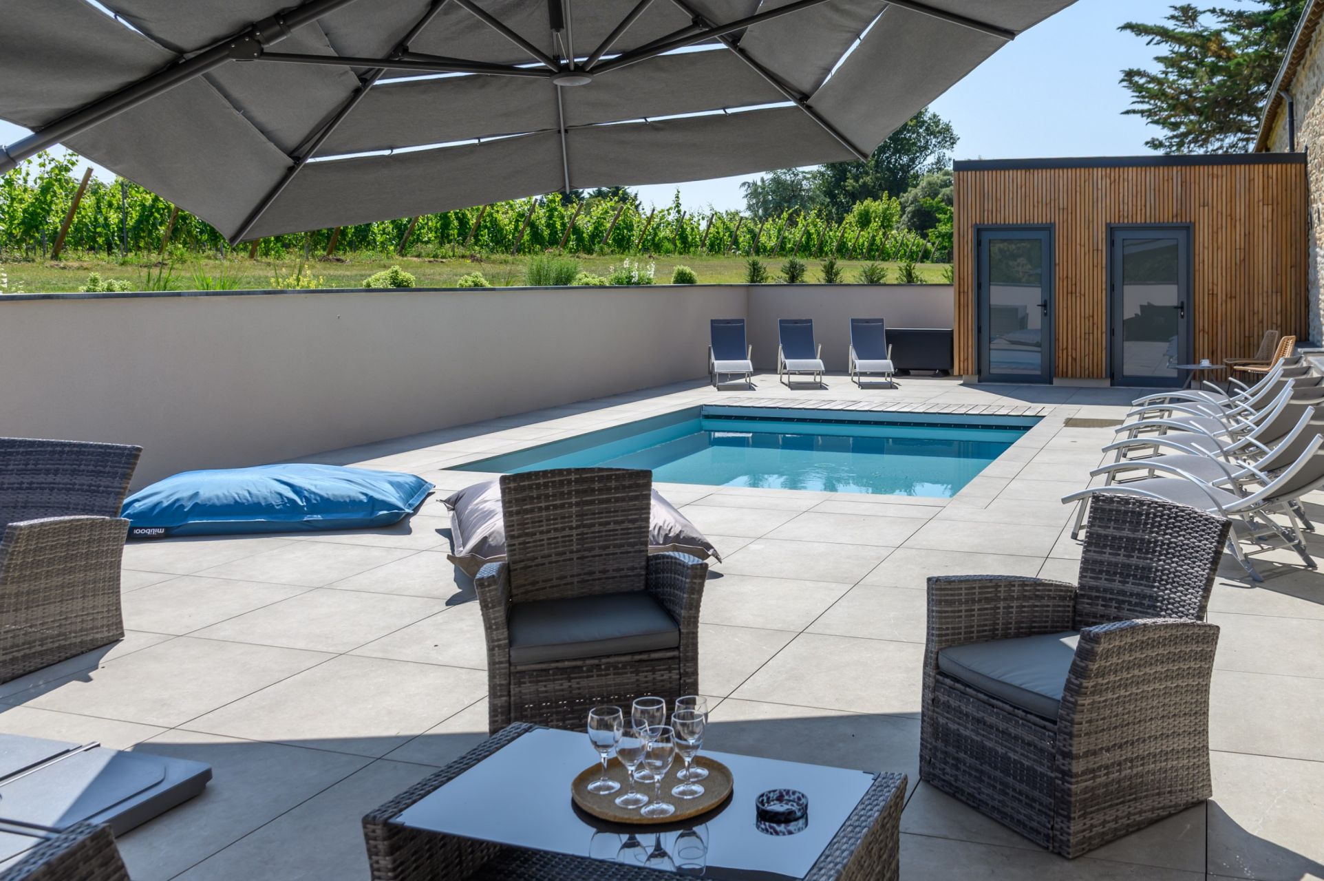 luxury long house 8 Rooms for seasonal rent on BADEN (56870)