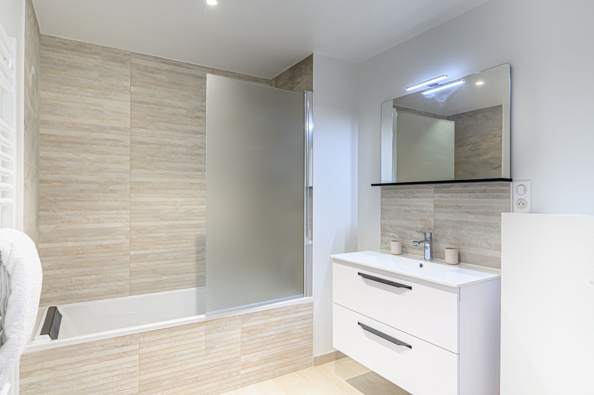 luxury long house 8 Rooms for seasonal rent on BADEN (56870)