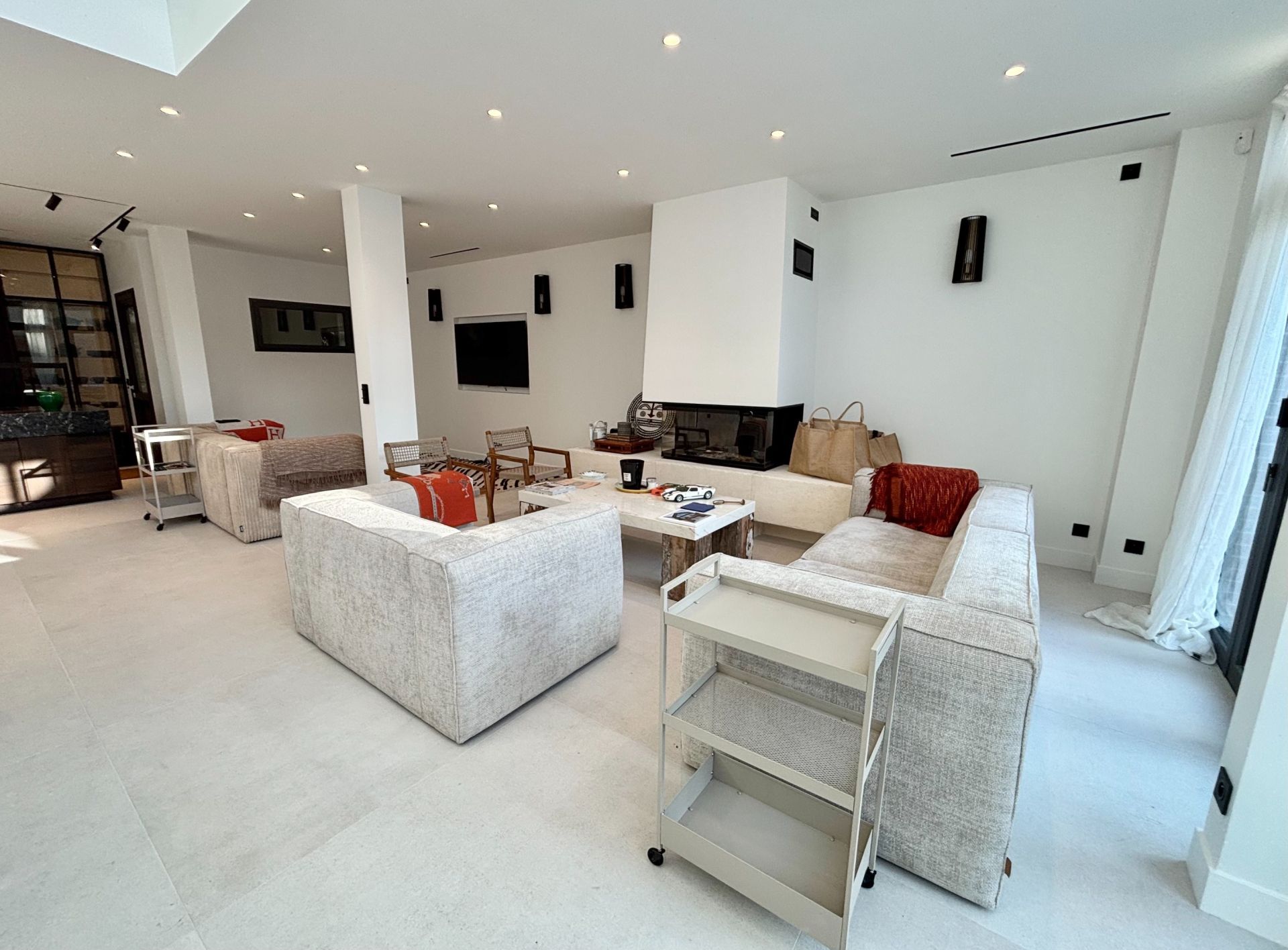 luxury house 9 Rooms for seasonal rent on TROUVILLE SUR MER (14360)