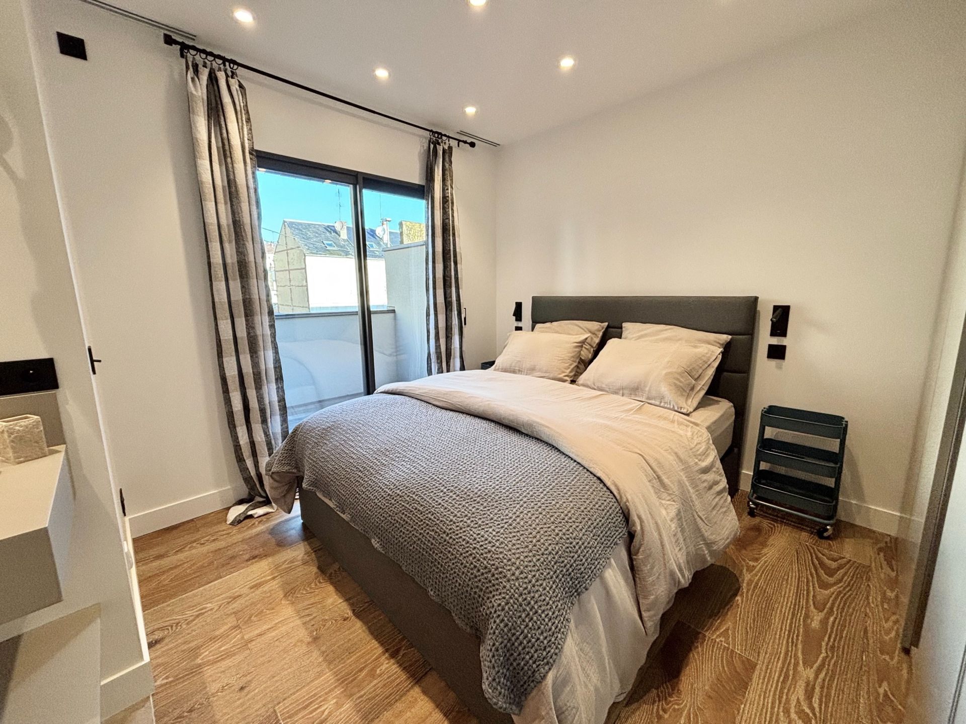 luxury house 9 Rooms for seasonal rent on TROUVILLE SUR MER (14360)