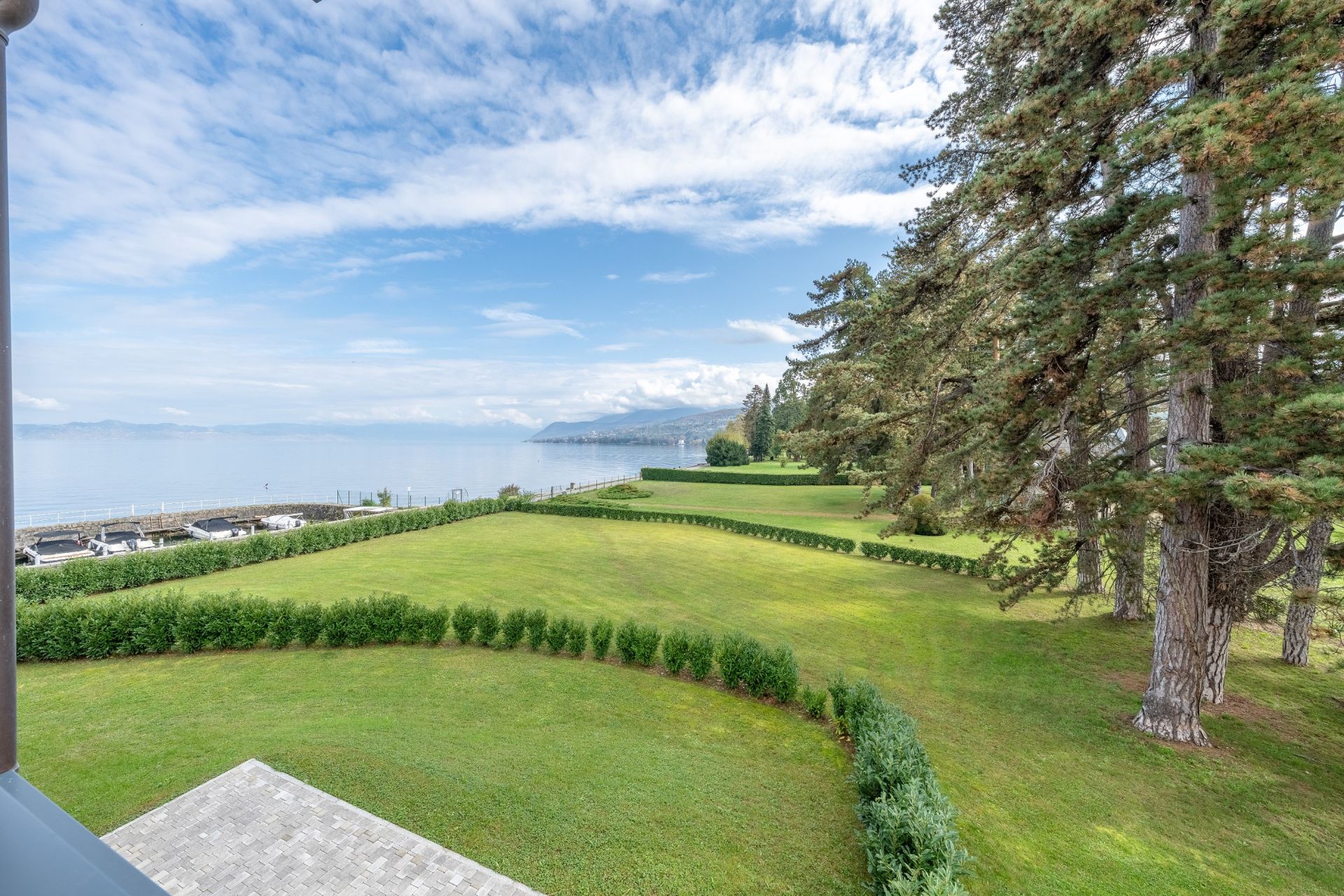 luxury apartment 5 Rooms for sale on AMPHION LES BAINS (74500)