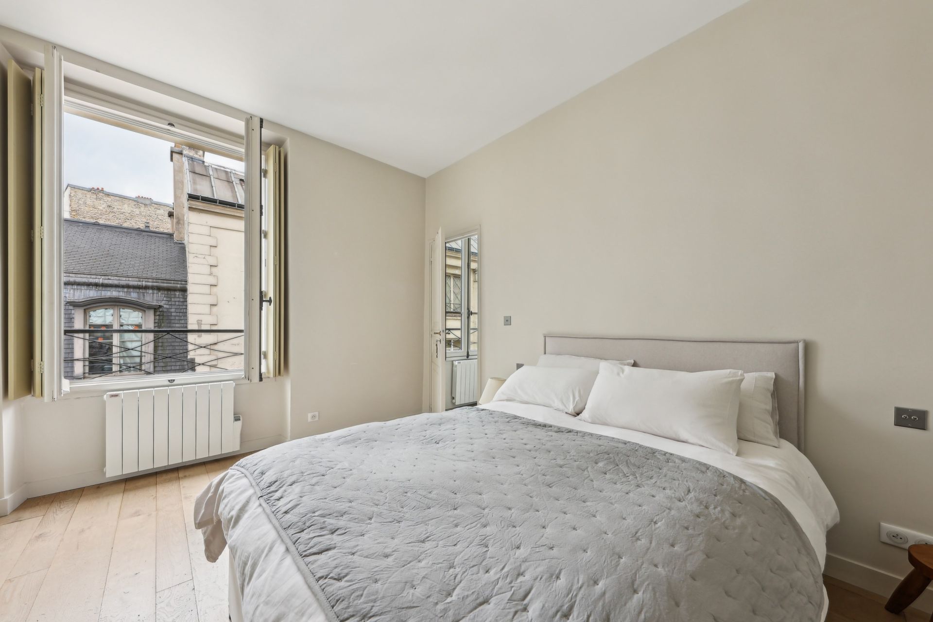 luxury apartment 2 Rooms for sale on PARIS (75004)