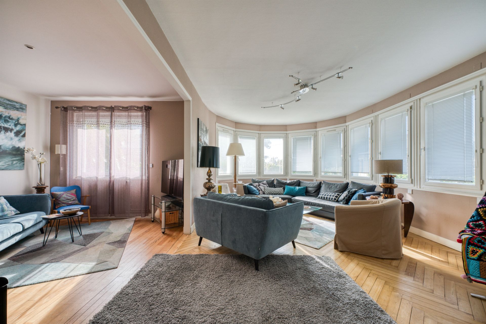 luxury house 9 Rooms for sale on ROYAN (17200)