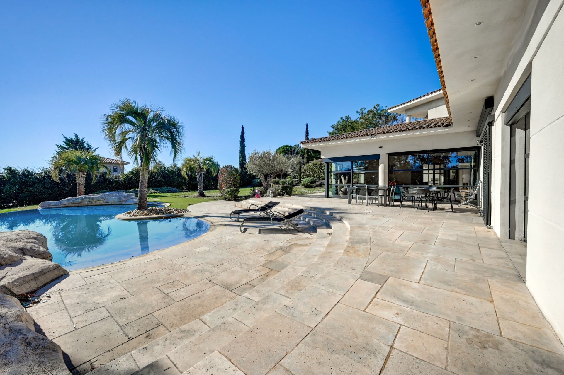 luxury house 6 Rooms for sale on AIX EN PROVENCE (13100)