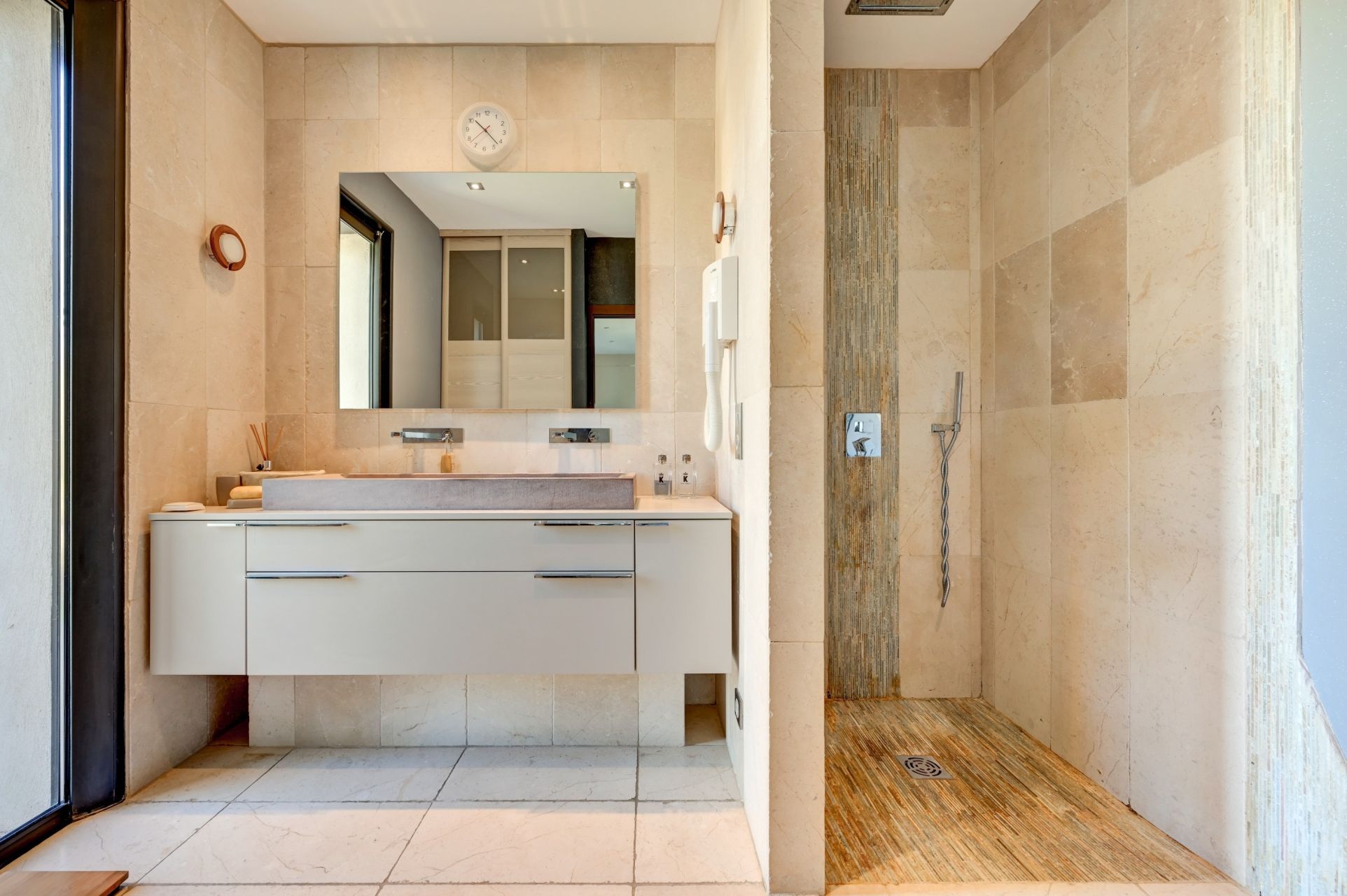 luxury house 6 Rooms for sale on AIX EN PROVENCE (13100)