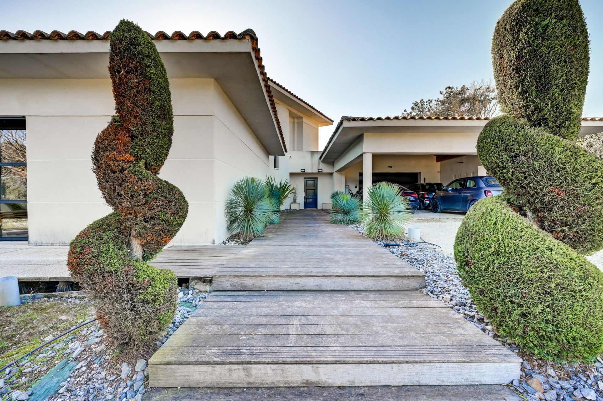 luxury house 6 Rooms for sale on AIX EN PROVENCE (13100)