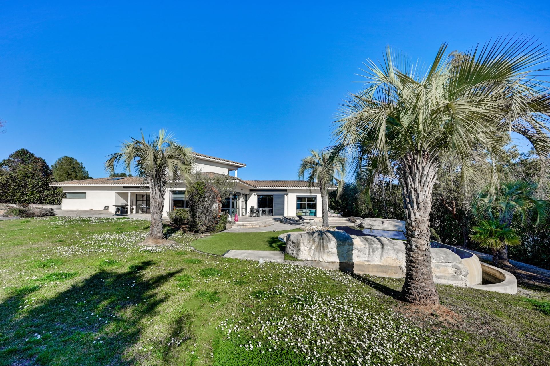 luxury house 6 Rooms for sale on AIX EN PROVENCE (13100)