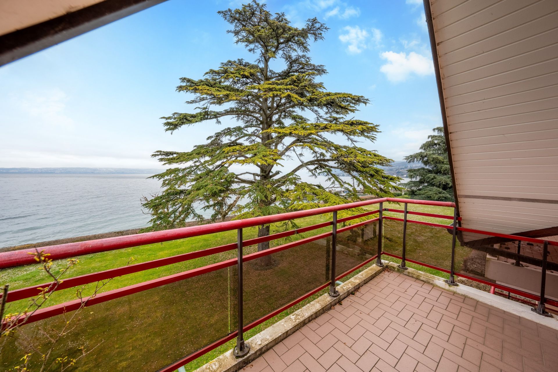 luxury apartment 4 Rooms for sale on PUBLIER (74500)