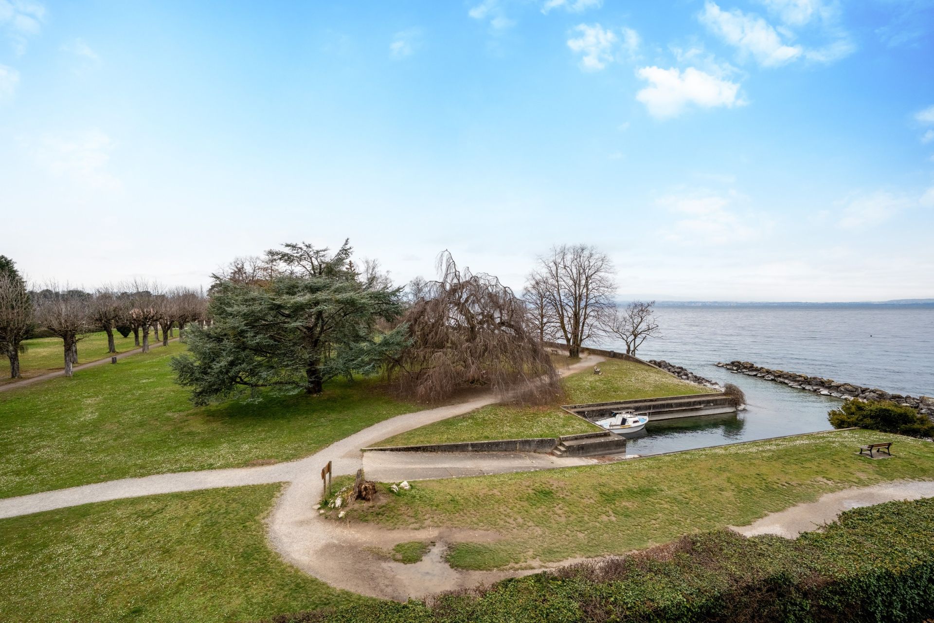 luxury apartment 4 Rooms for sale on PUBLIER (74500)