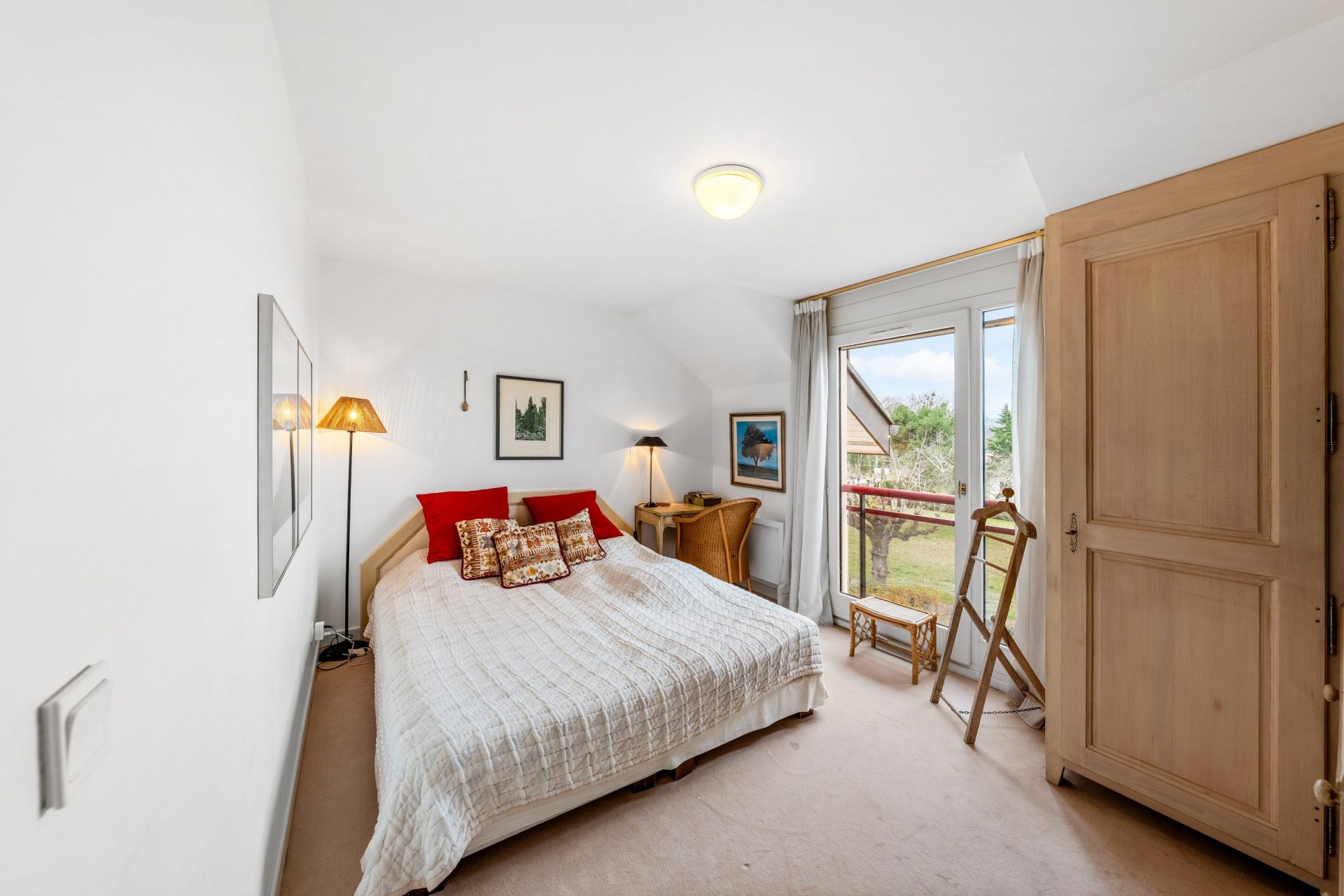 luxury apartment 4 Rooms for sale on PUBLIER (74500)