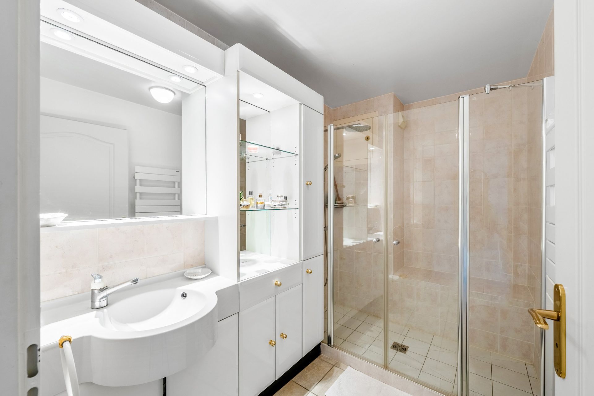 luxury apartment 4 Rooms for sale on PUBLIER (74500)