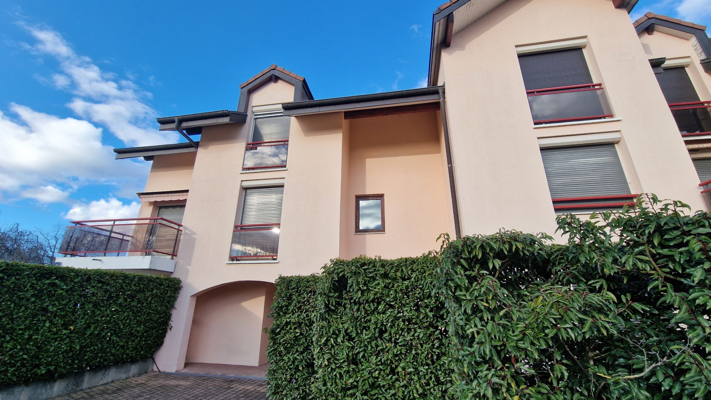 luxury apartment 4 Rooms for sale on PUBLIER (74500)