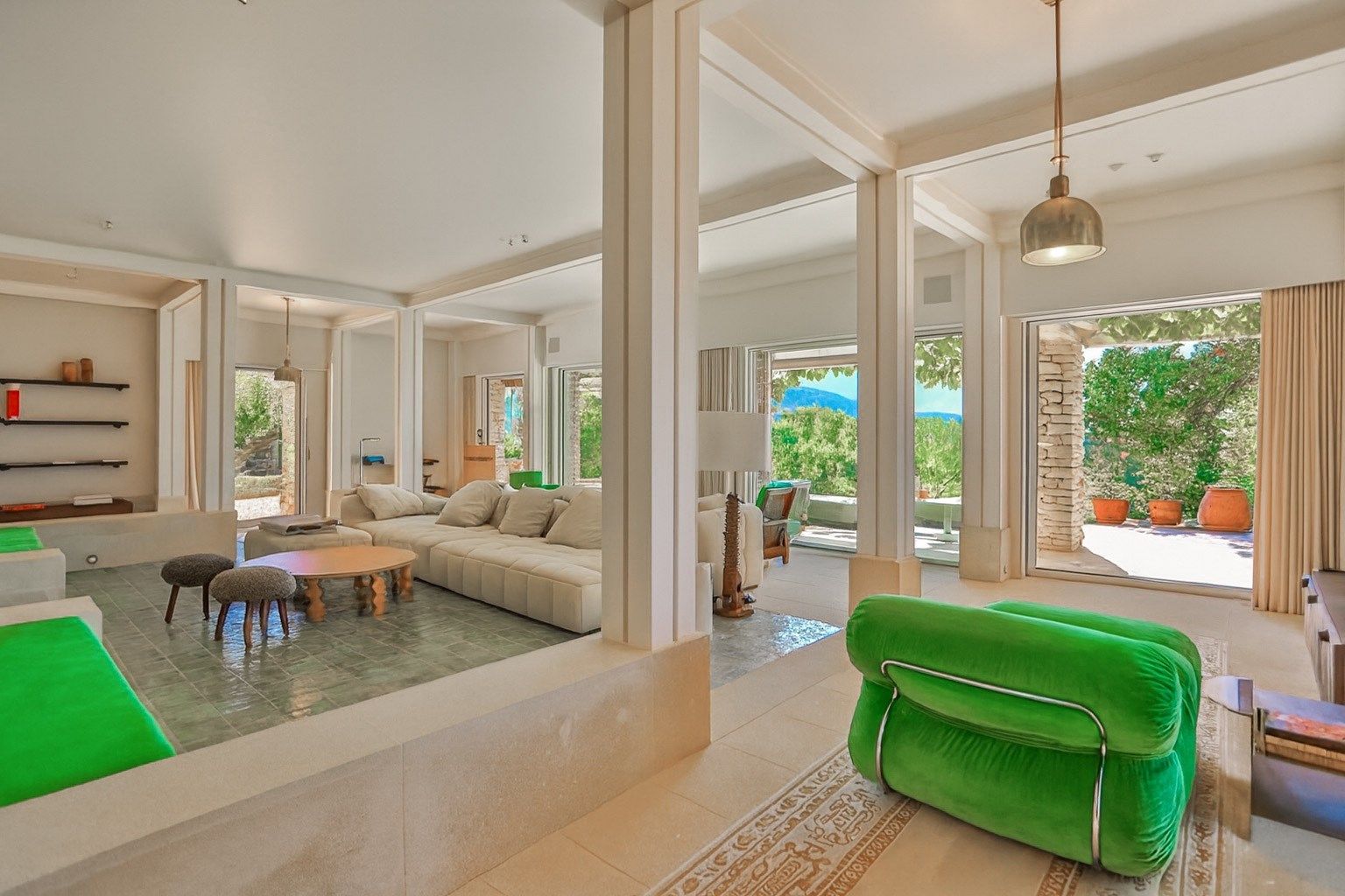 luxury property 15 Rooms for sale on MENERBES (84560)