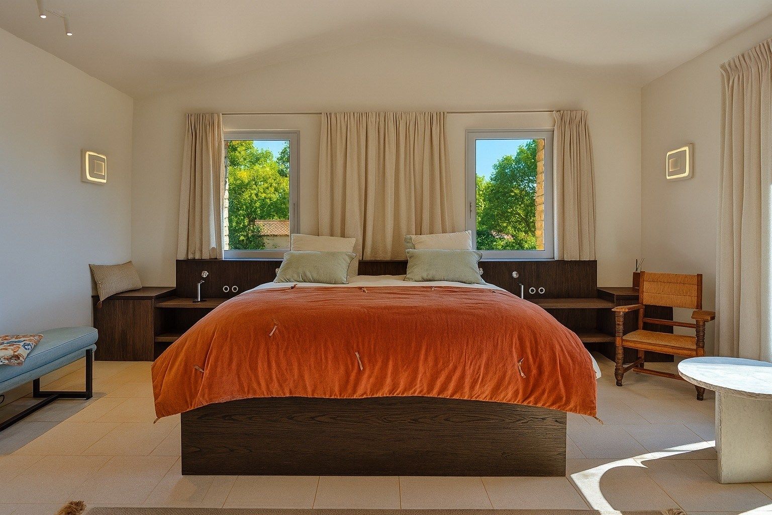 luxury property 15 Rooms for sale on MENERBES (84560)