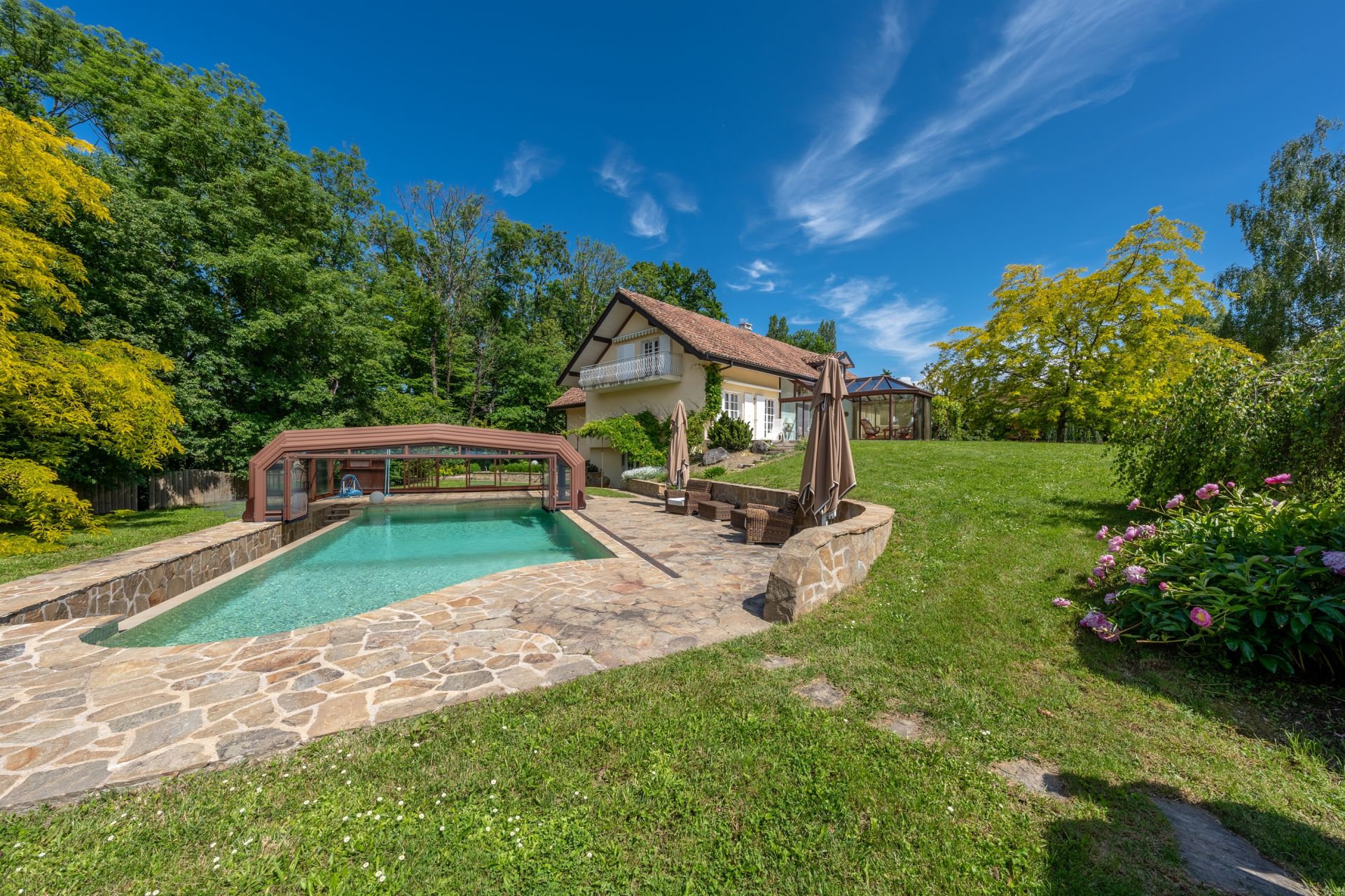 luxury house 8 Rooms for sale on CHENS SUR LEMAN (74140)