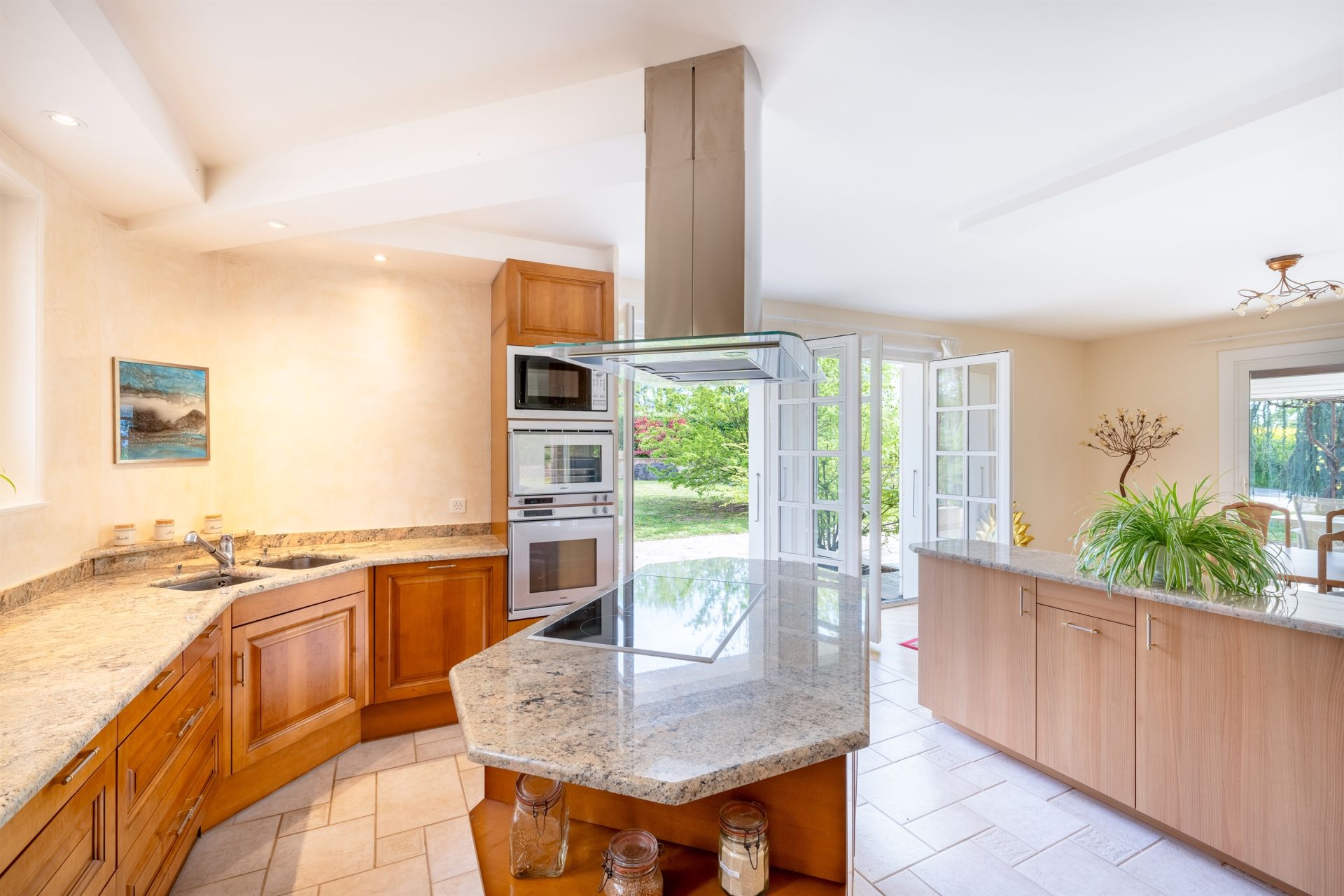 luxury house 8 Rooms for sale on CHENS SUR LEMAN (74140)